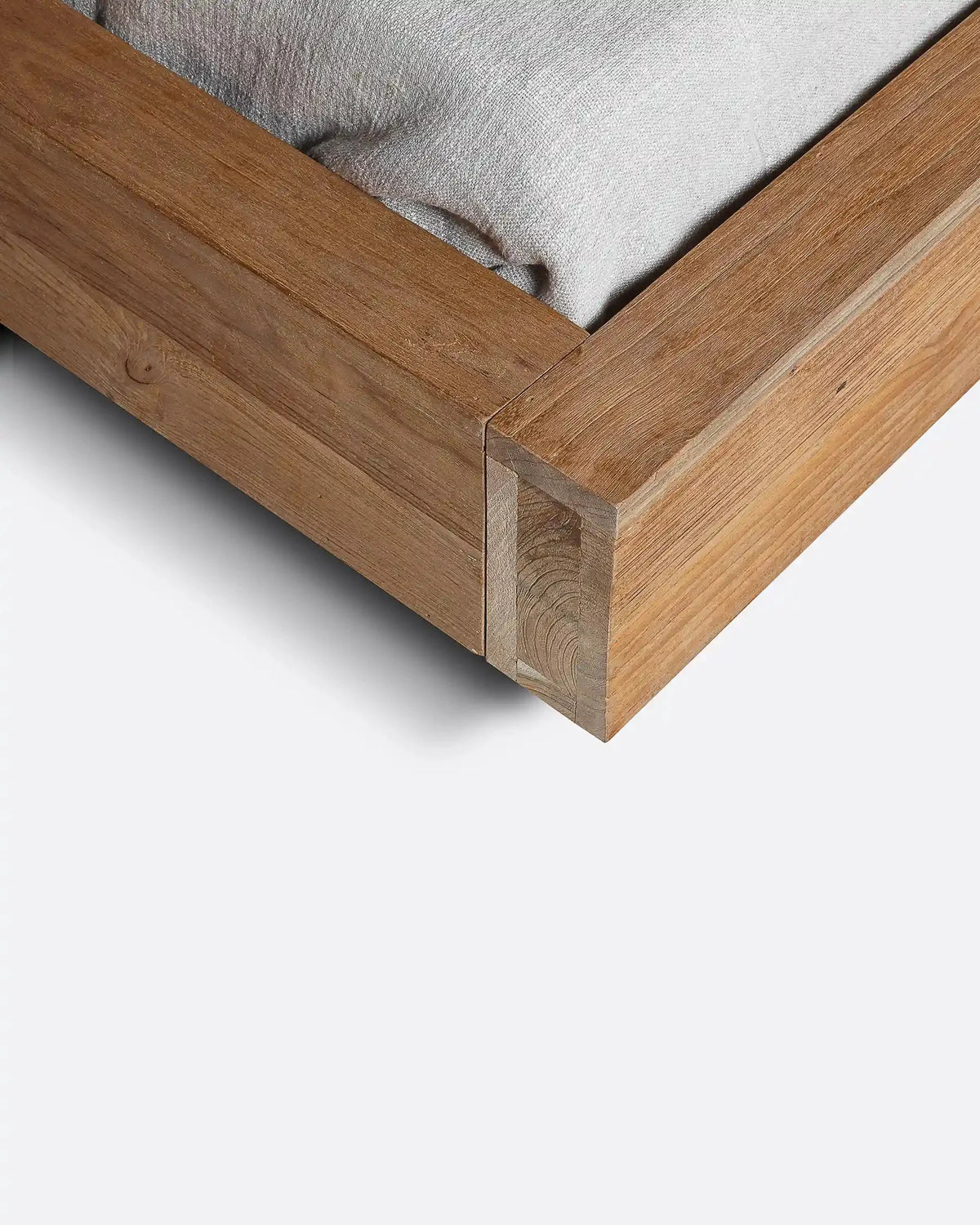 Cama de teca reciclada Laujar