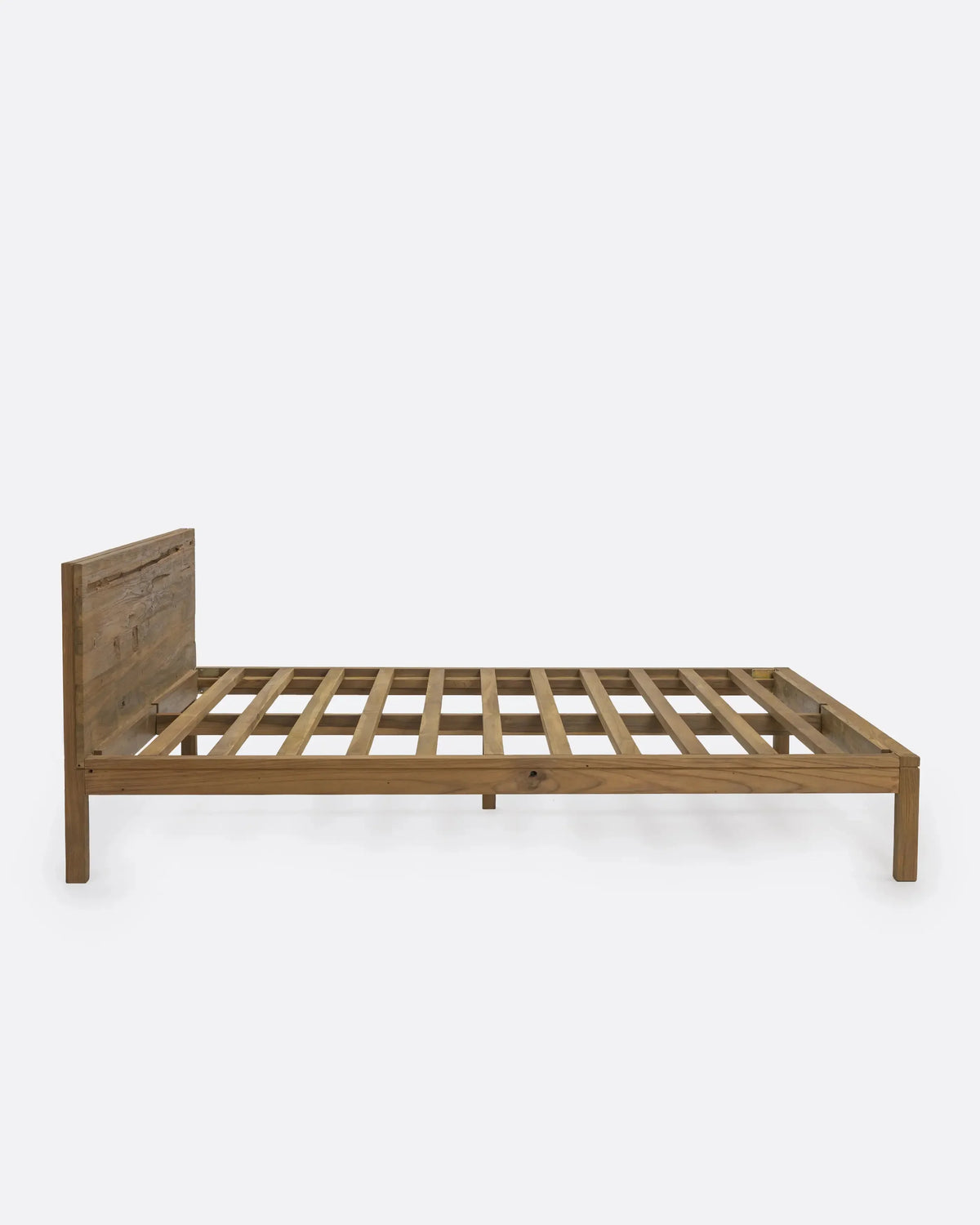 Cama de teca reciclada Olvera