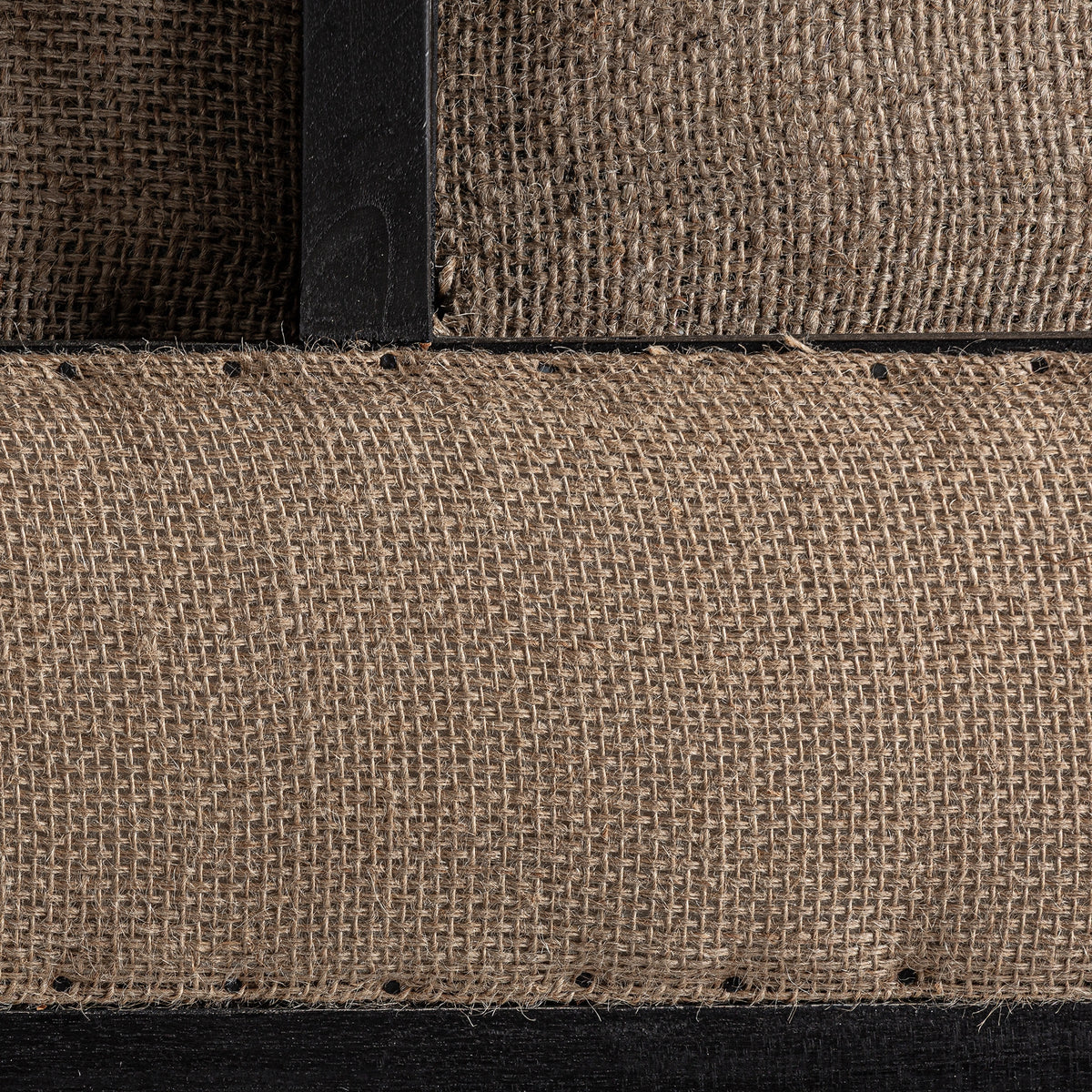Chaise longue de madera de mindi negra y lino crema Oliena
