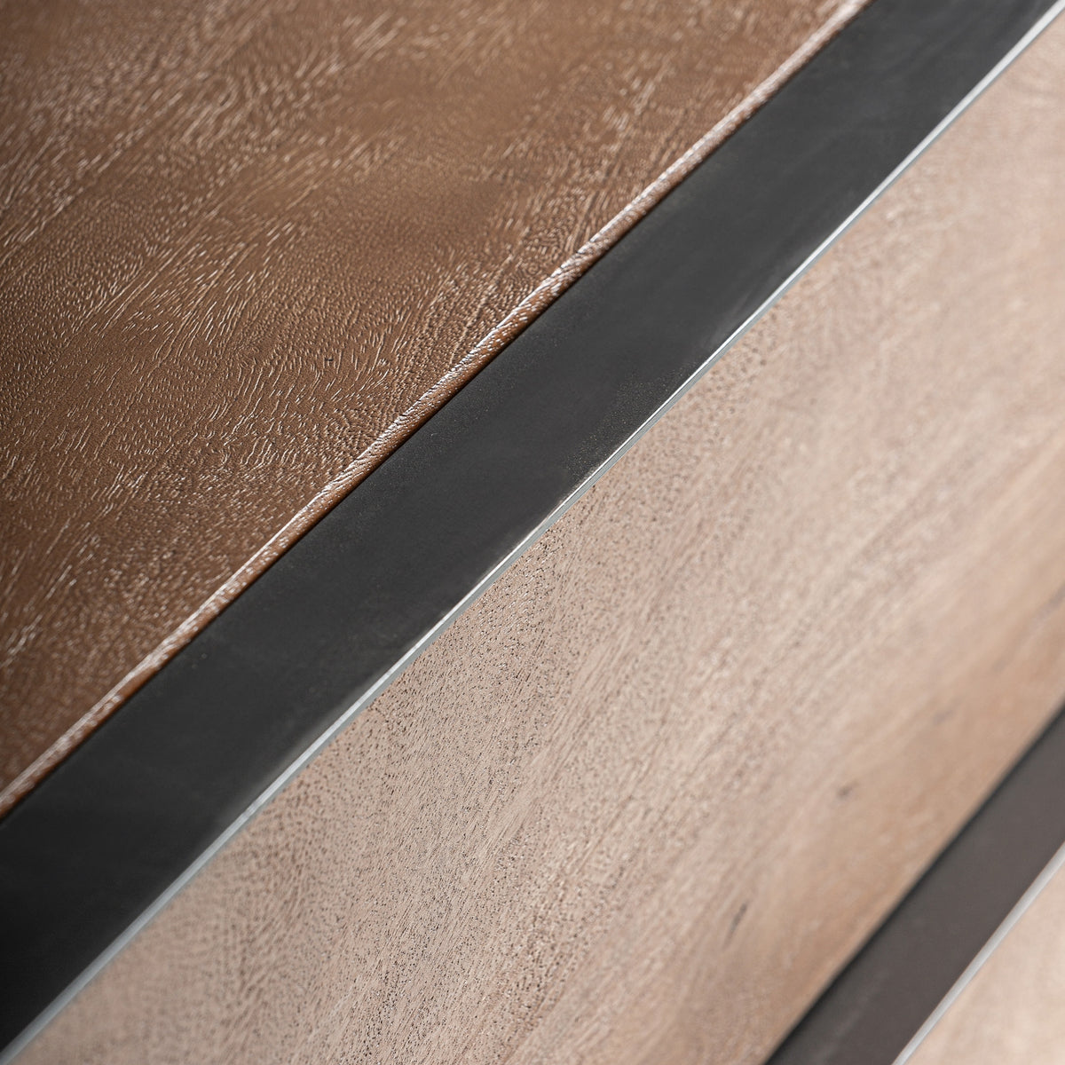 Cómoda de madera de mango y hierro Alaior
