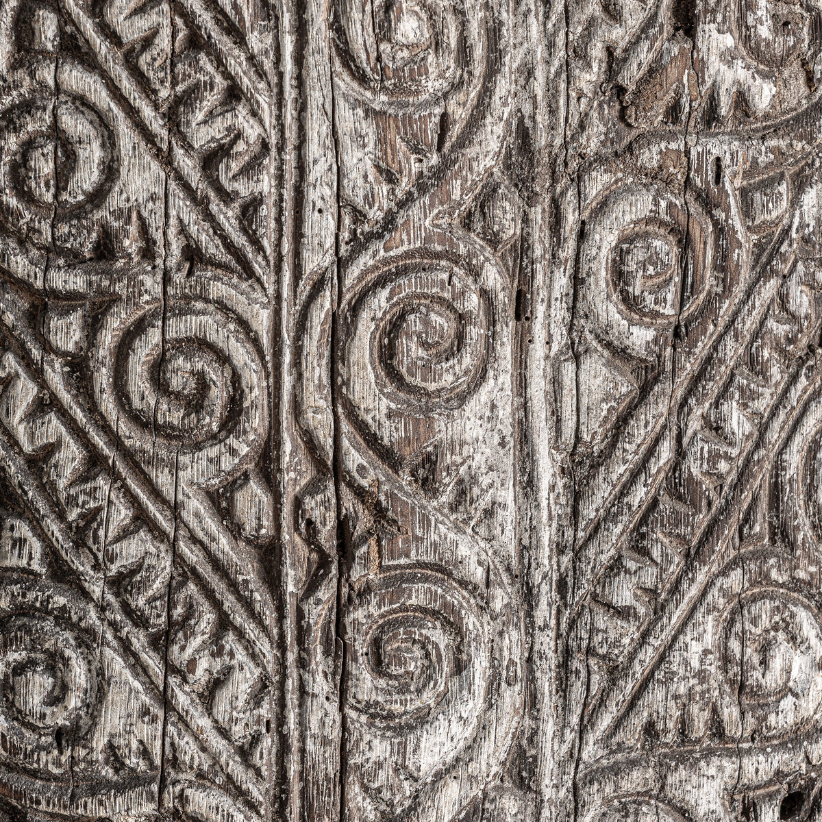 Escultura de pie de madera suar y hierro Karpathos