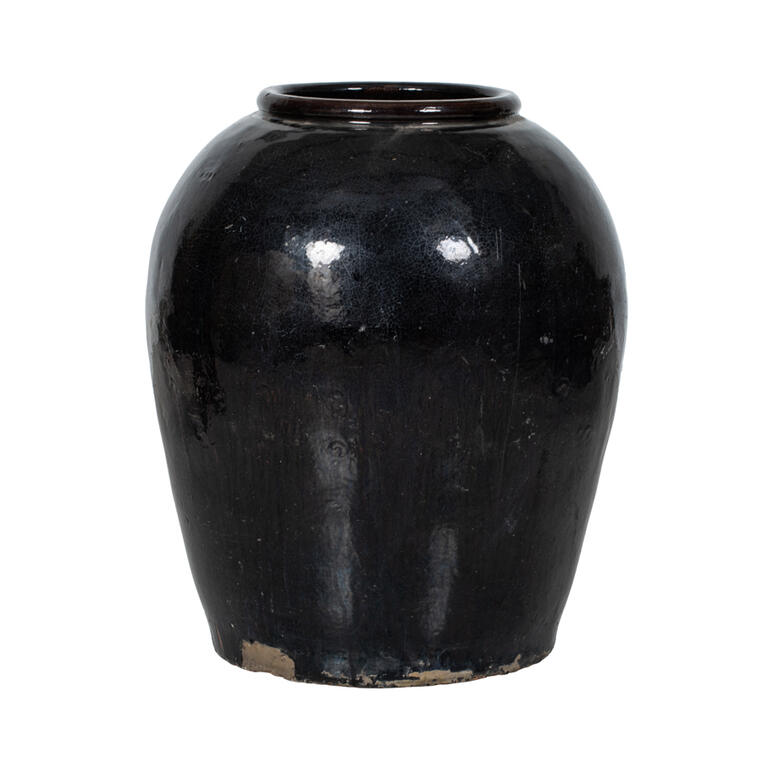 Tinaja antigua negra de barro cocido Tapia