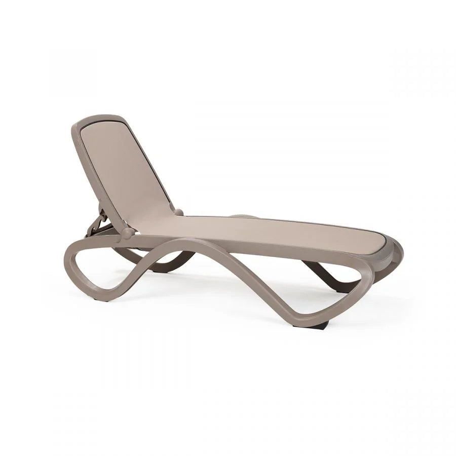 Tumbona apilable de resina Omega Nardi – Topo / Topo