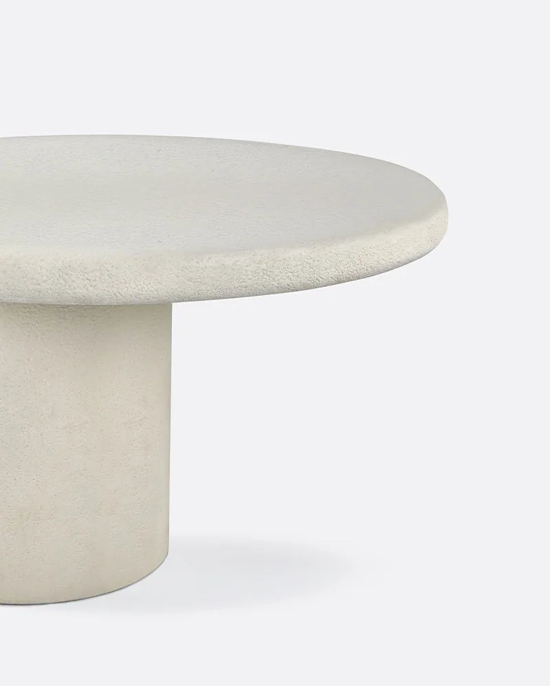 Mesa auxiliar de exterior de microcemento Lanjarón