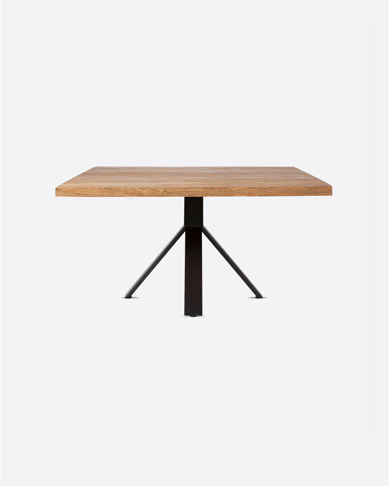 Mesa de comedor de teca reciclada con pie de hierro Bolonia