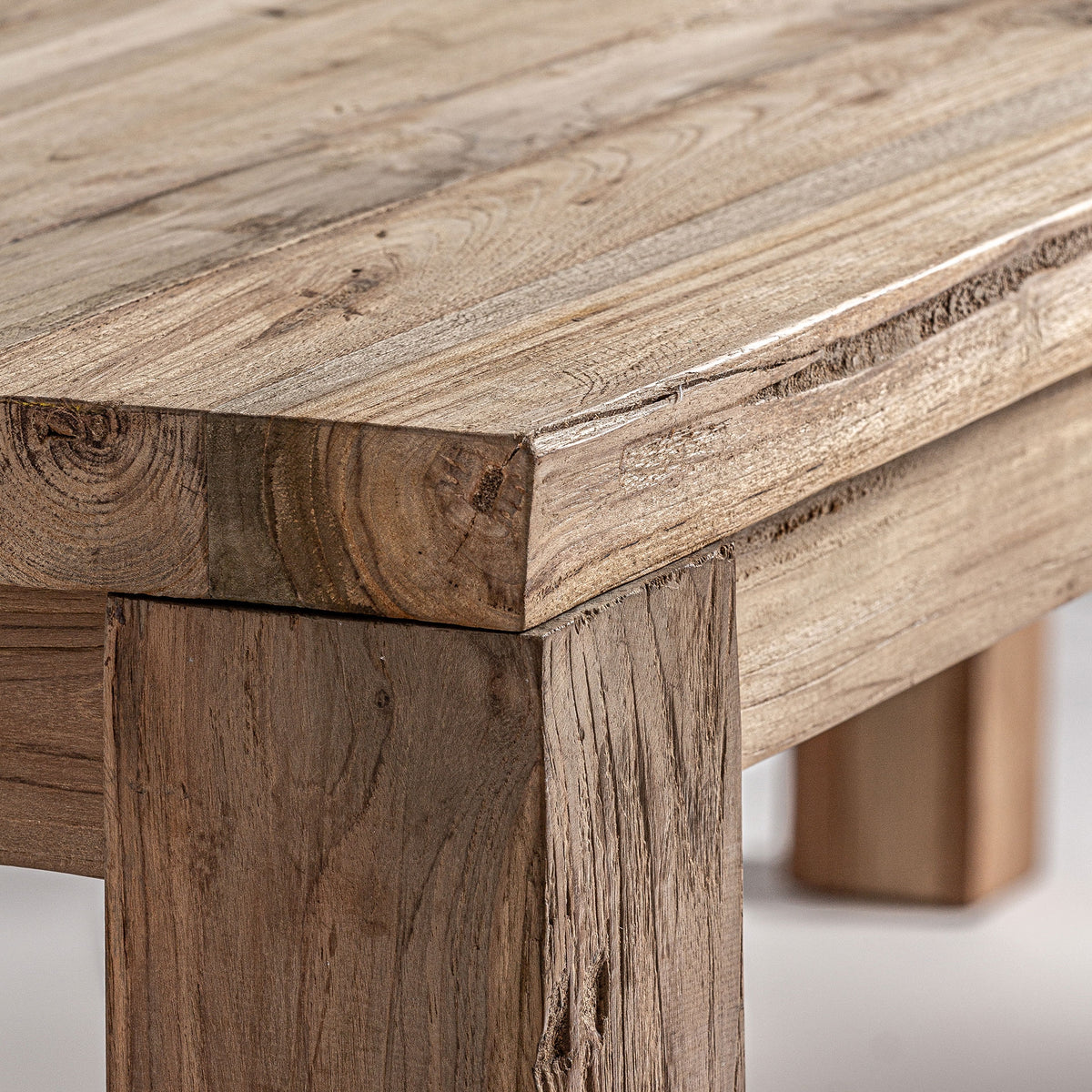 Mesa de comedor de teca reciclada Narila