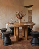 Mesa de comedor redonda de roble Serai