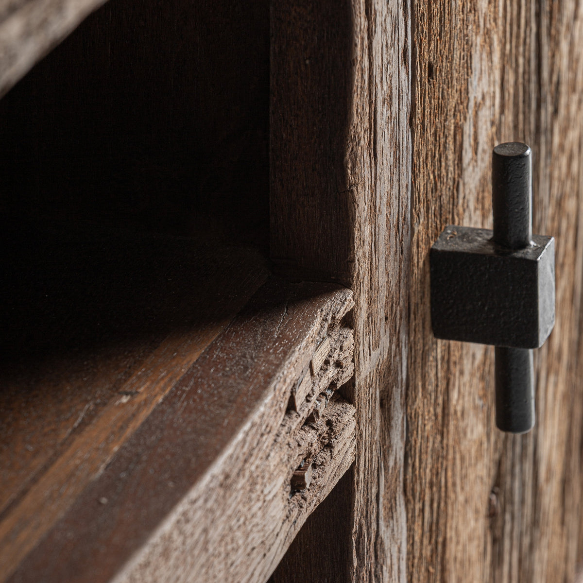 Mueble TV de madera recuperada y hierro Bordeira