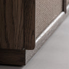 Mueble TV de roble color nogal y hierro dorado Canyamel