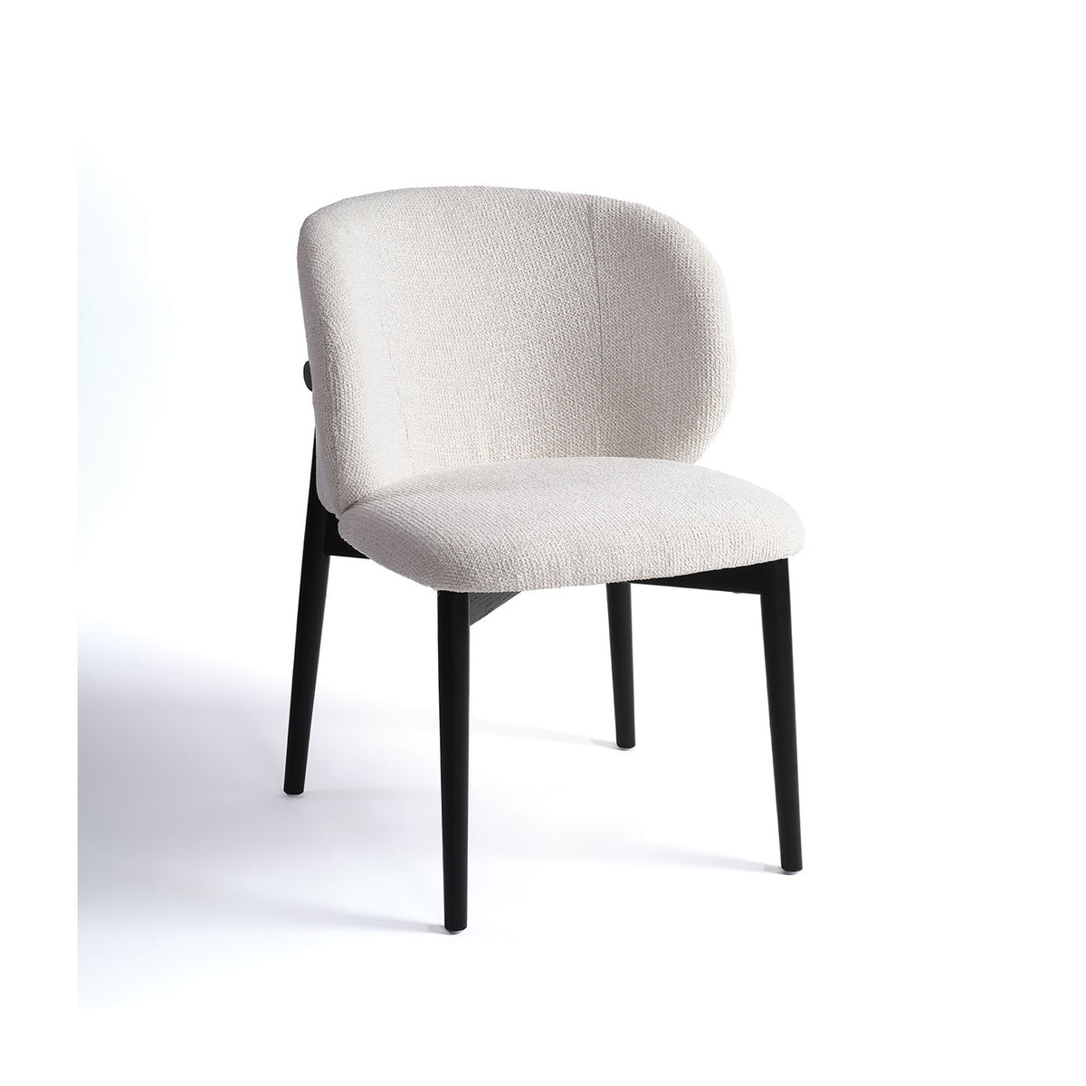 Sillón redondeado tapizado de madera negra Frontera