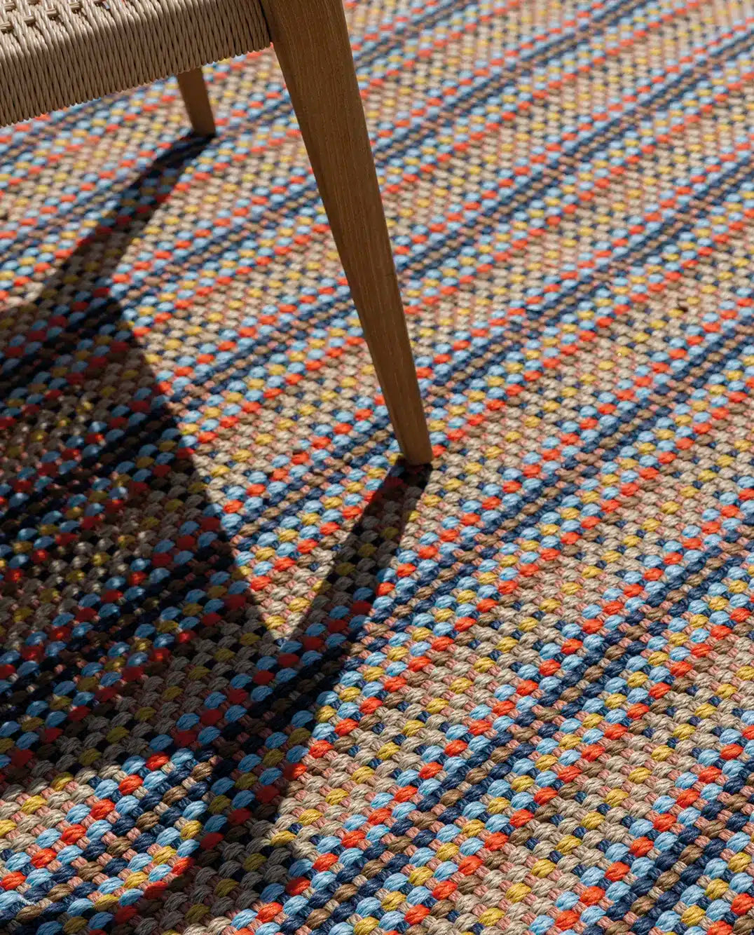 Alfombra Redonda de Interior y Exterior Strata - #pino_y_jacaranda#