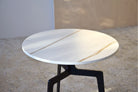 Mesa Auxiliar Orbi Stone - #pino_y_jacaranda#