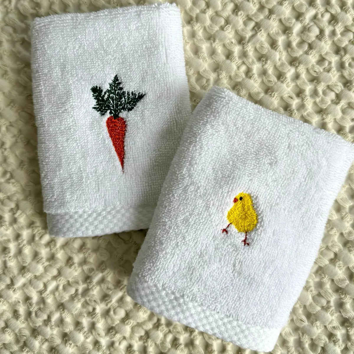 Juegos de Toallas Bordado Pascua - #pino_y_jacaranda#