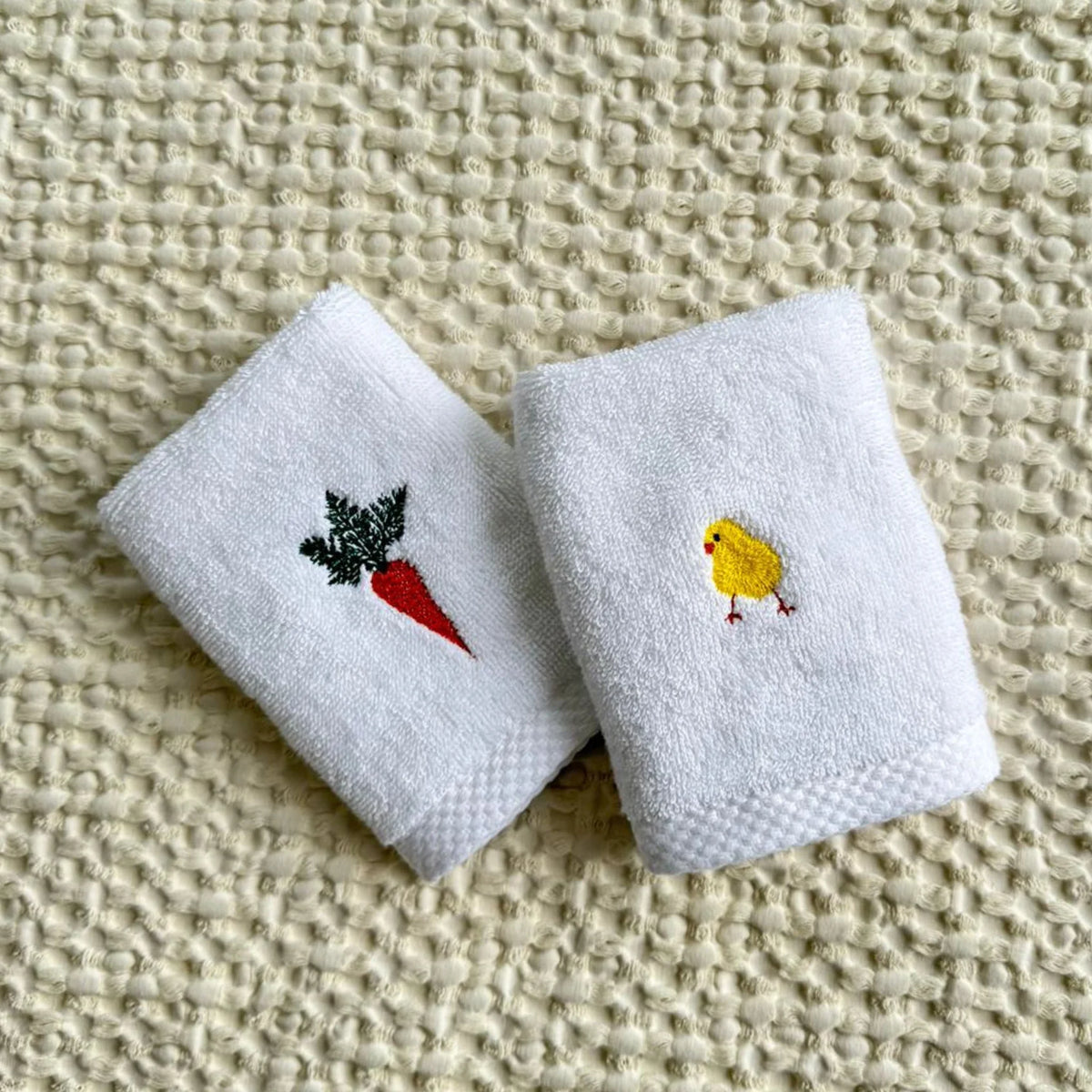 Juegos de Toallas Bordado Pascua - #pino_y_jacaranda#