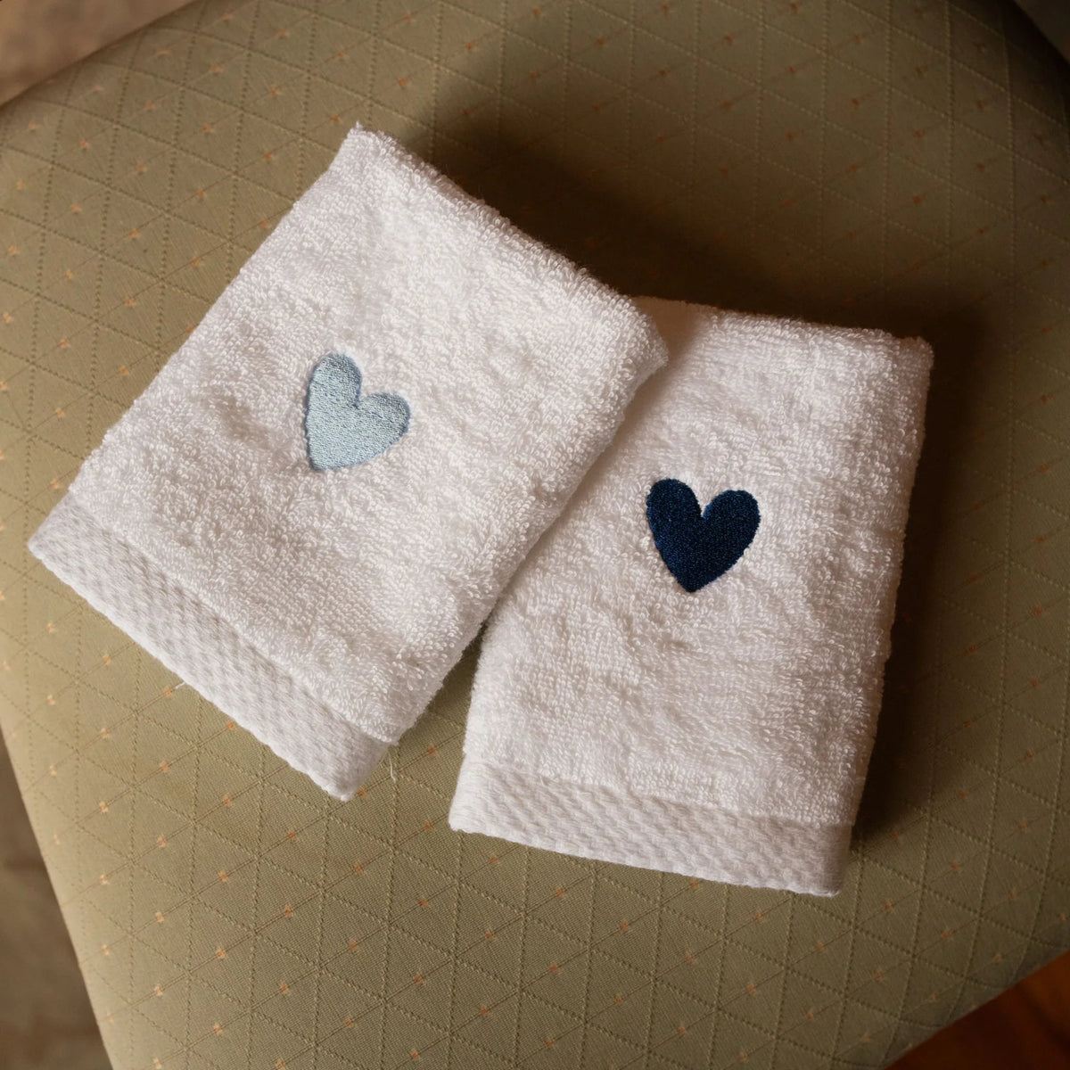 Juegos de Toallas Corazón Bordado - #pino_y_jacaranda#