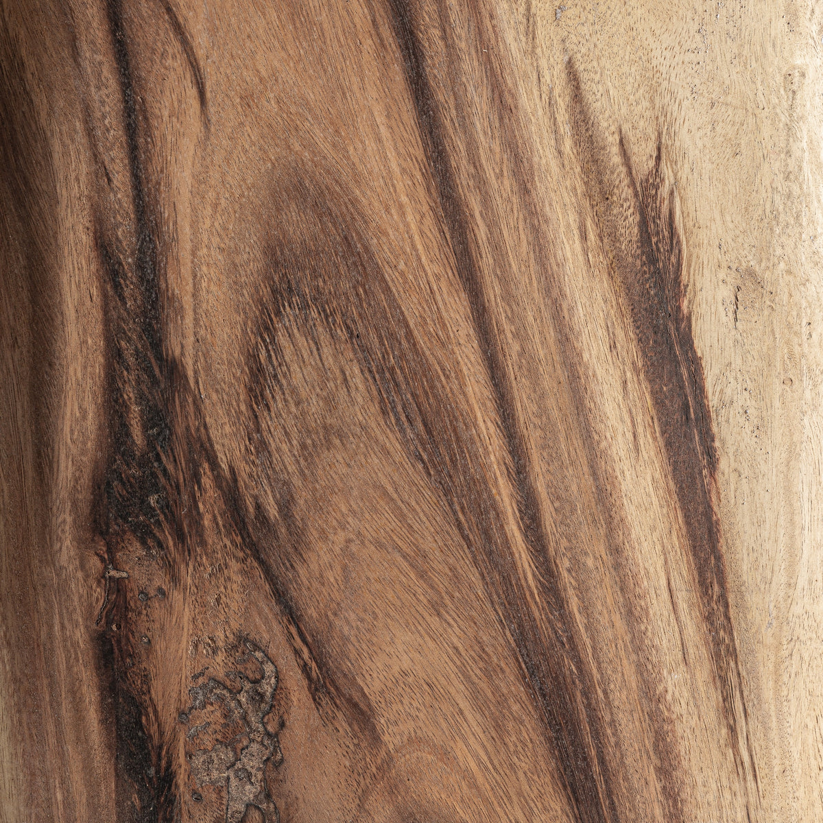 Silla baja de madera de suar Guardamar