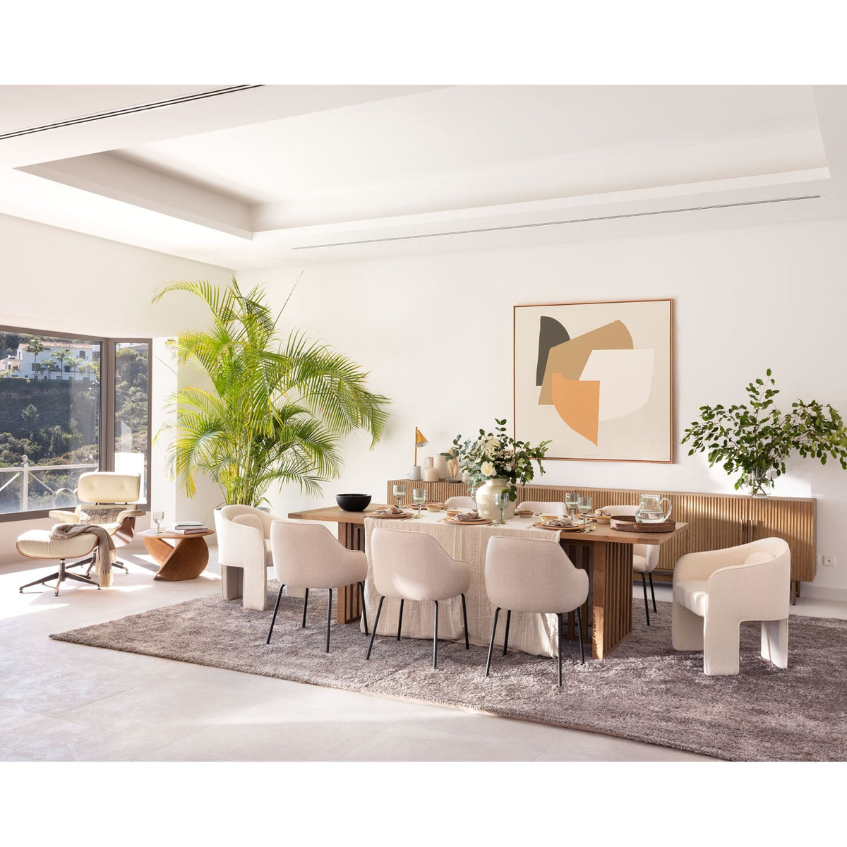 Silla de comedor tapizada gris piedra y pata negra Corte