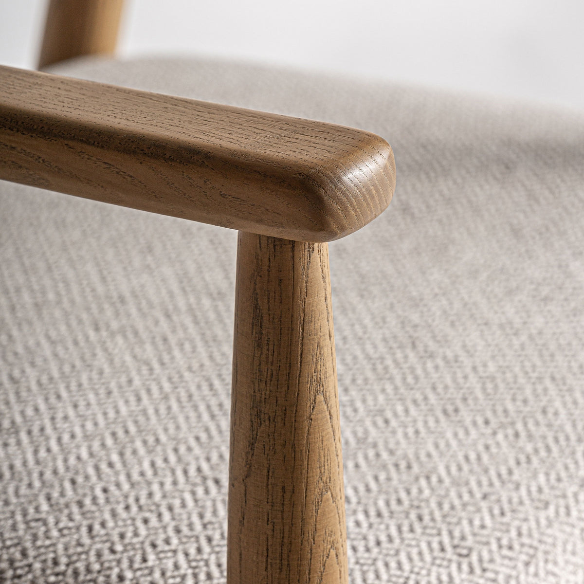 Silla de fresno claro y tapizado beige Navarrés