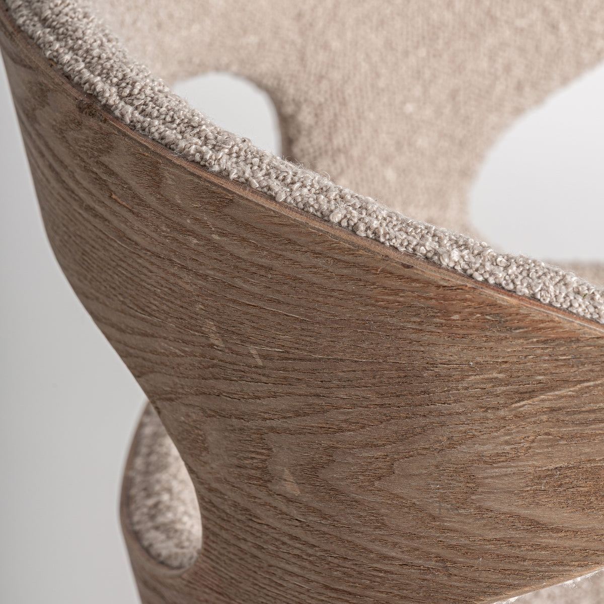 Silla de fresno tapizada beige Talamanca