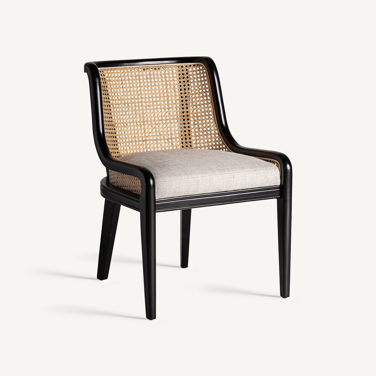 Silla de ratán y tapizado crema Balàfia