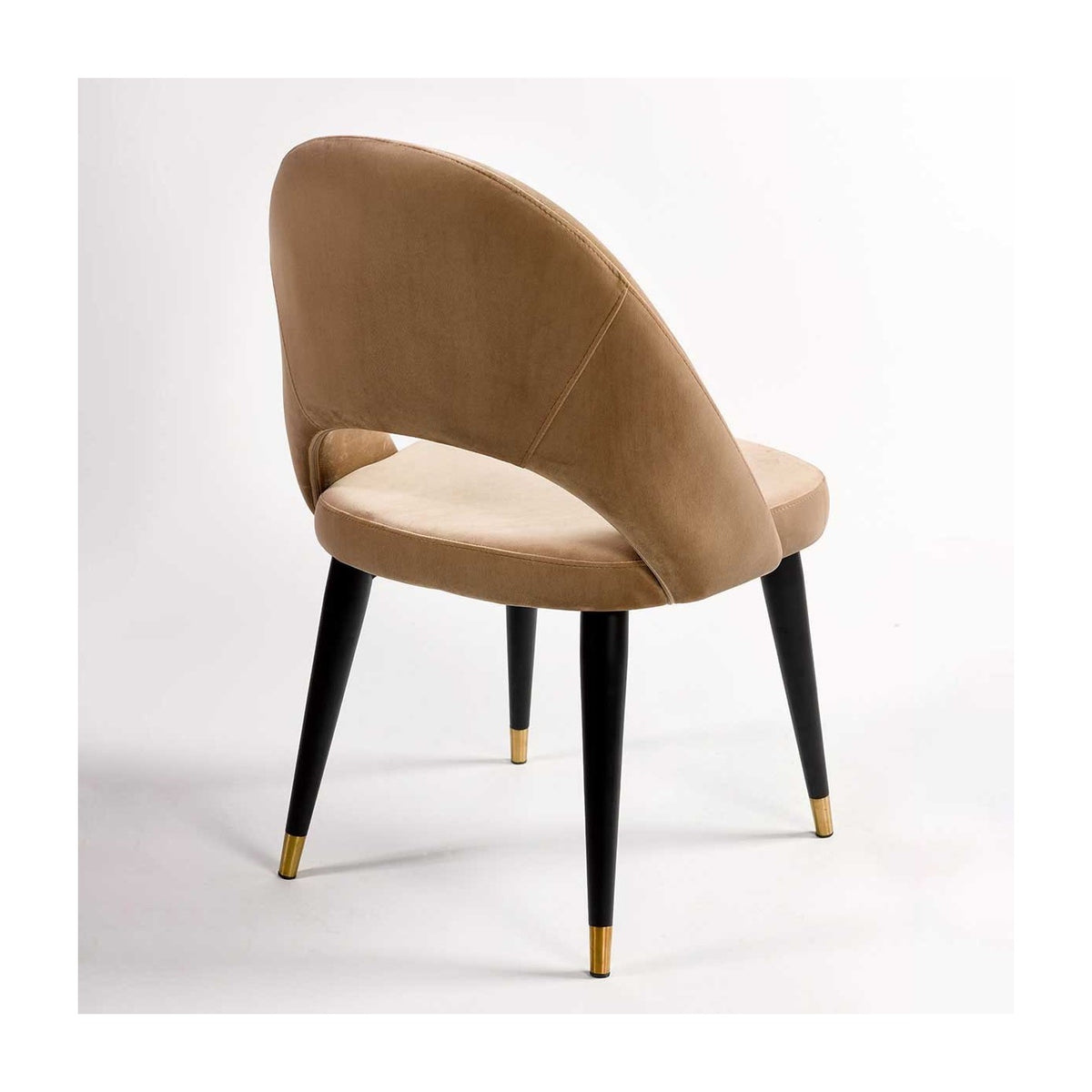 Silla de terciopelo beige y madera Juviles