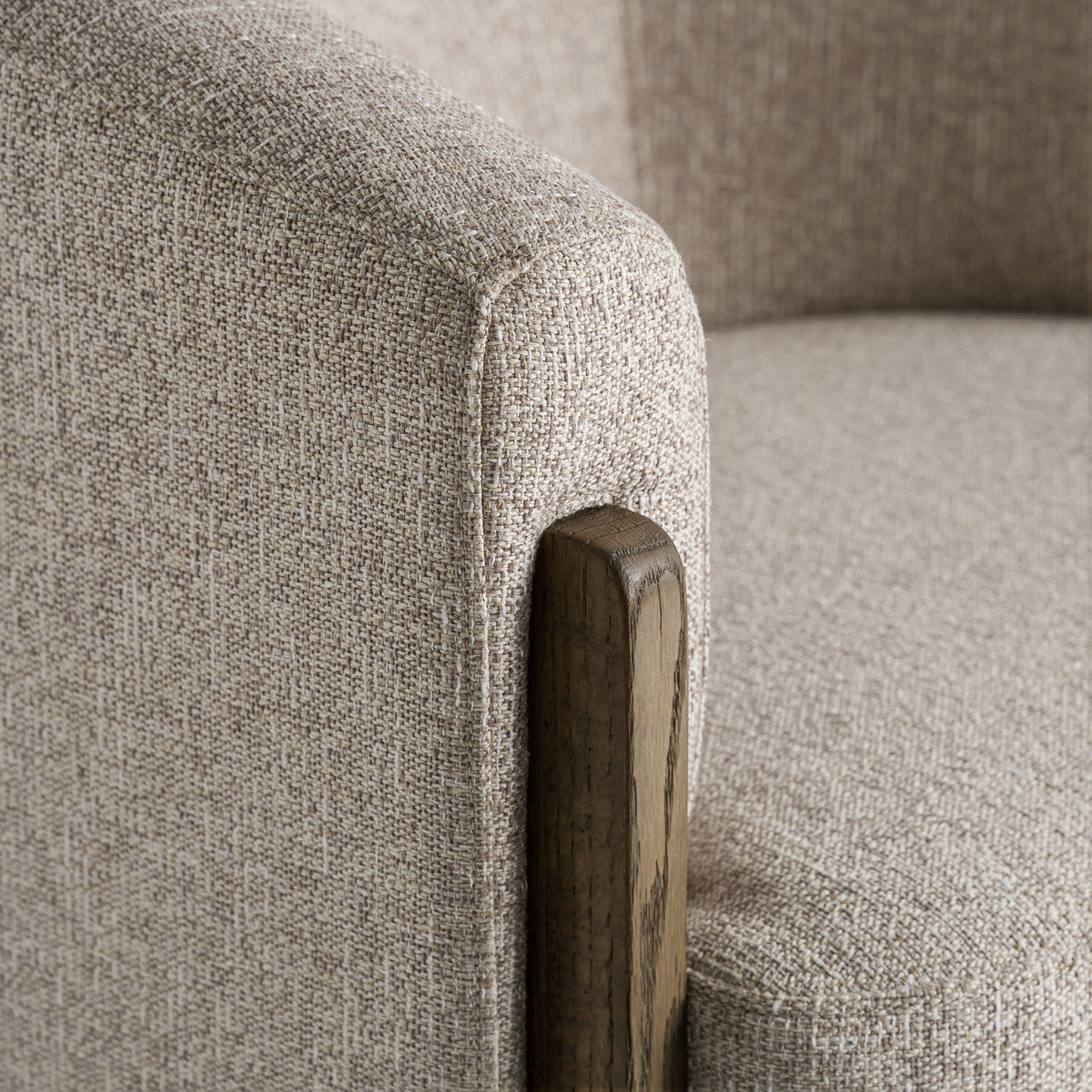 Sillón de fresno natural tapizado topo Sa Talaia