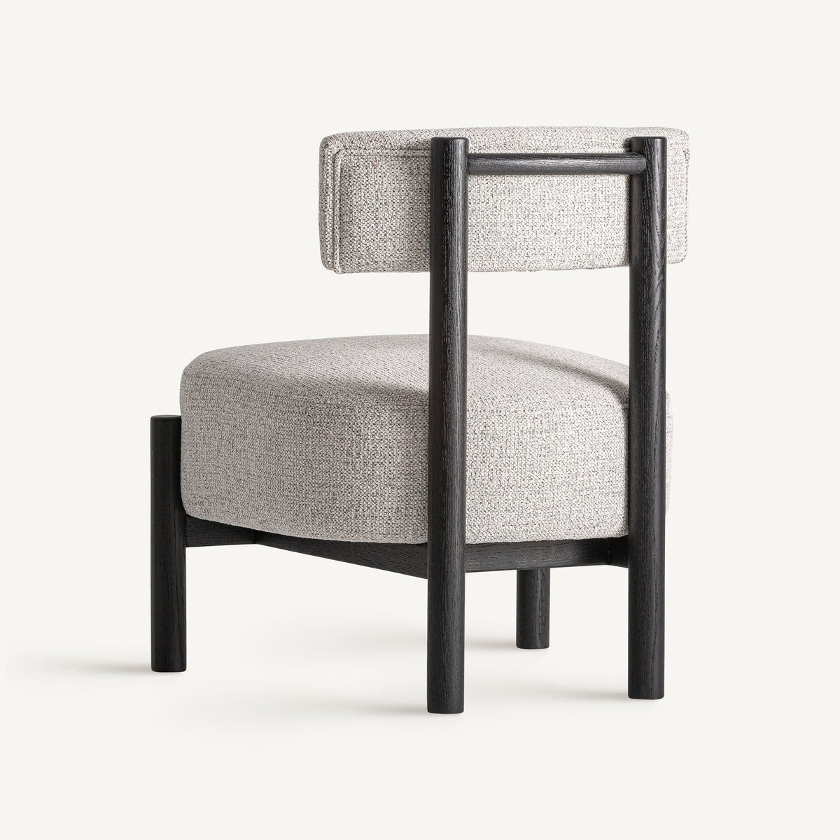 Sillón de fresno negro y tapizado blanco roto Silba