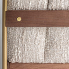 Sillón tapizado beige y dorado Santa Gertrudis