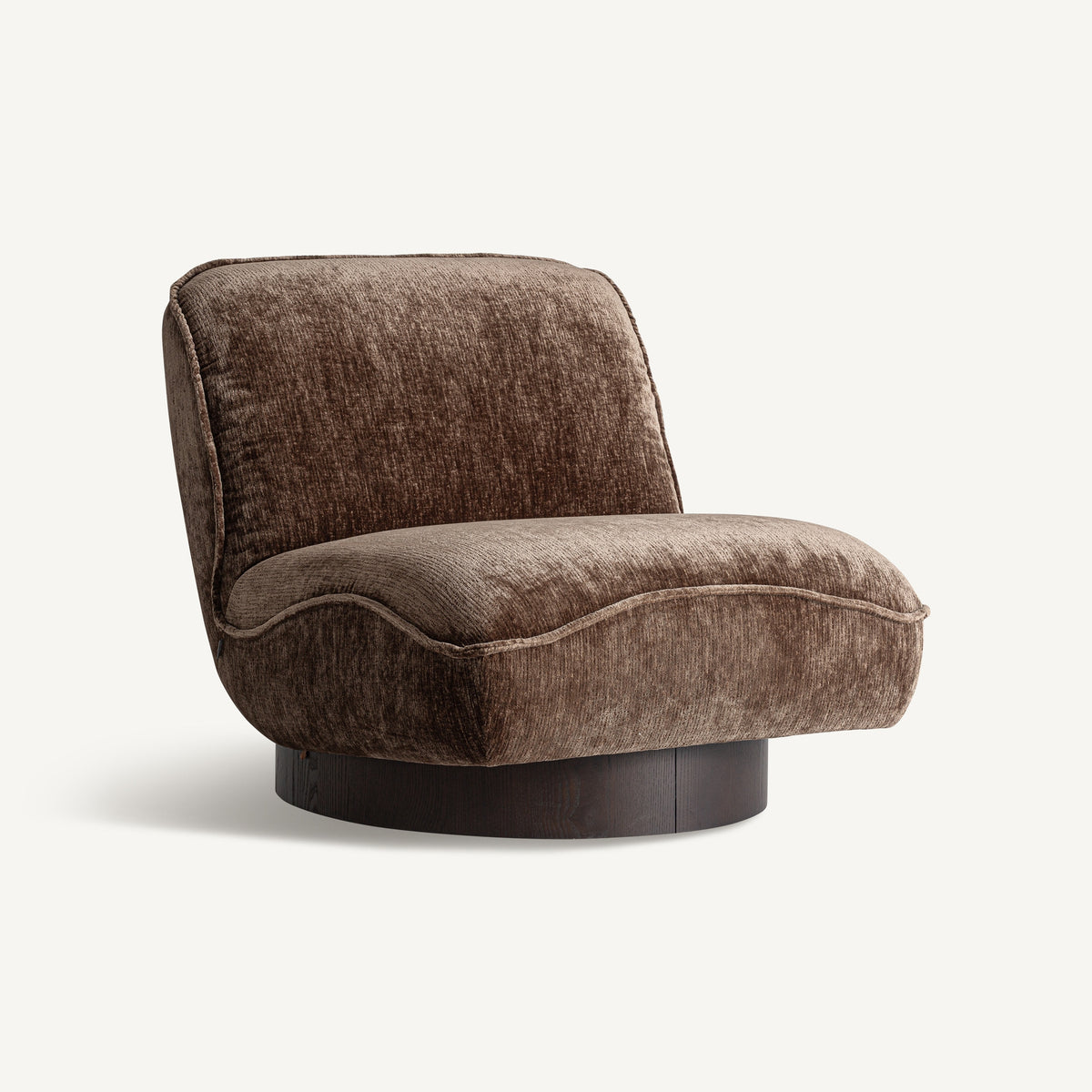 Sillón tapizado marrón de fresno wengué Selce
