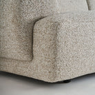 Sofá tapizado beige con estructura de alerce Posada