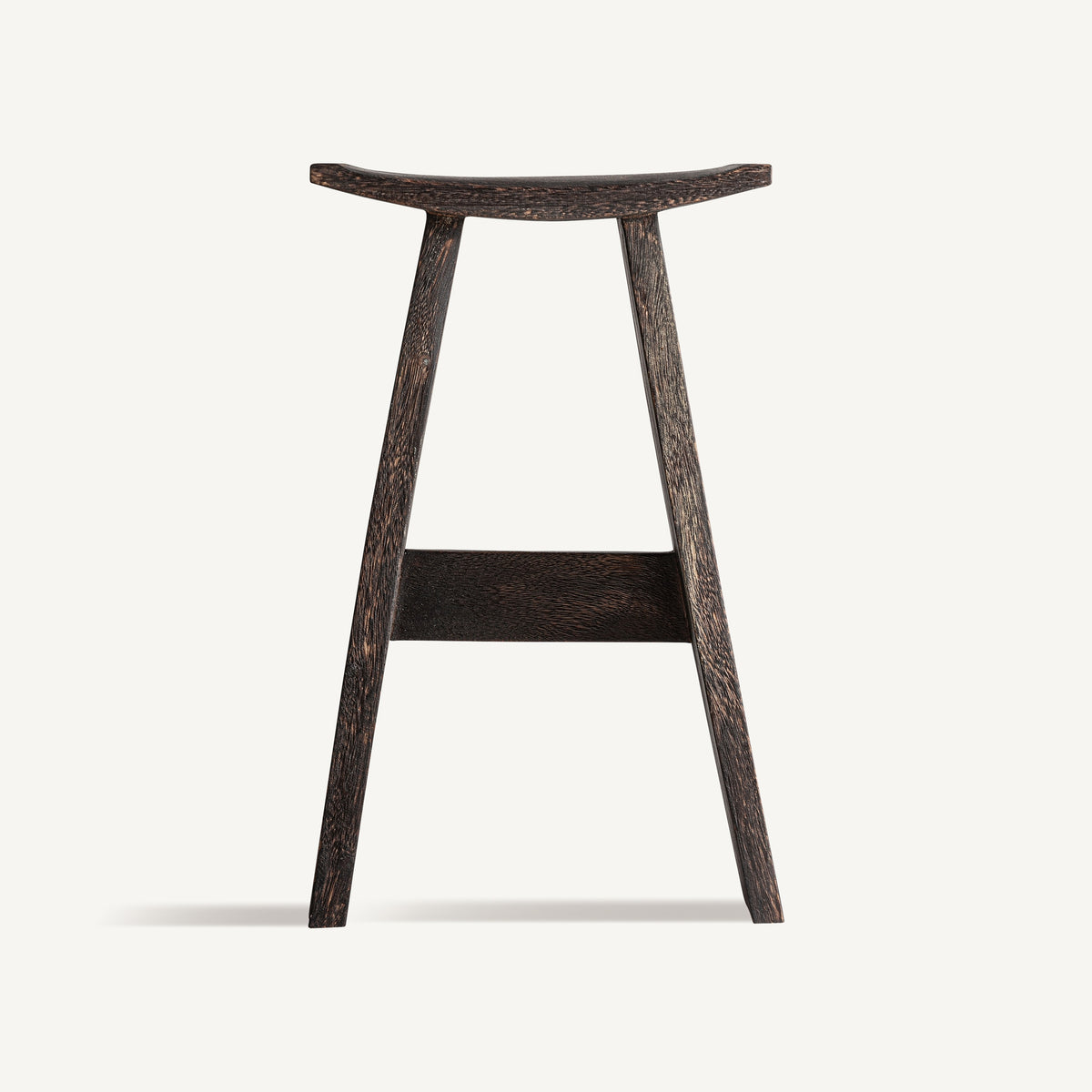 Taburete de madera de suar Pomos