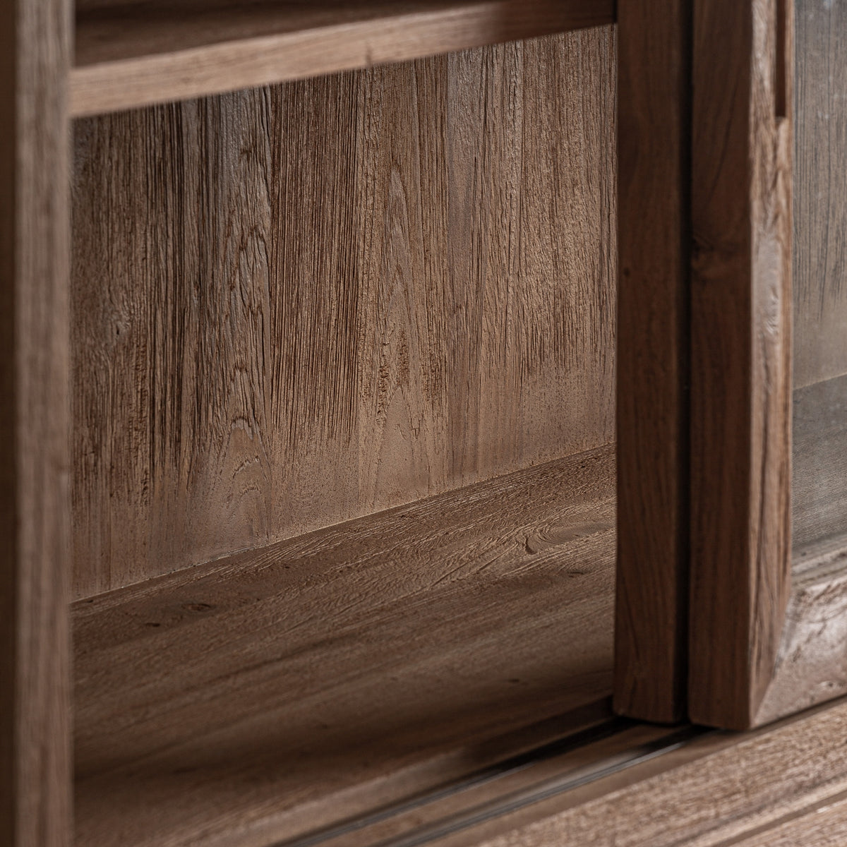 Vitrina modular de teca y vidrio Gradac